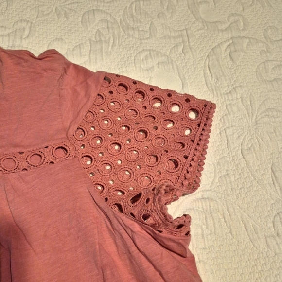 Lane Bryant women's size 22/24 medium pink lacy cut out sleeve shirt, NWT - Picture 3 of 6